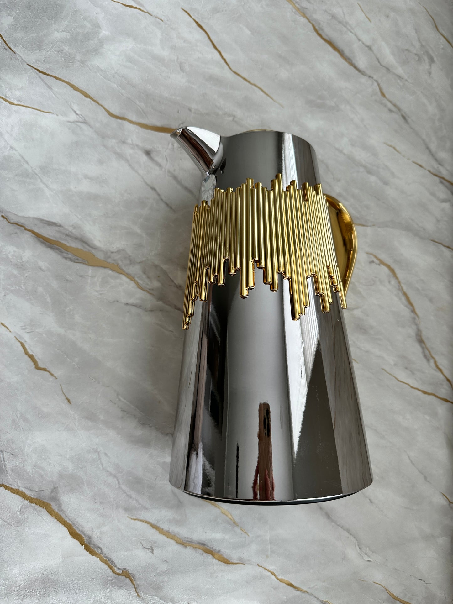 Elevate your coffee moments with the Cascade Coffee Pot, designed to impress. Choose from opulent gold, matte charcoal, pristine white with golden marbling, or sleek chrome finishes. Its intricate gold drip pattern adds a touch of sophistication, complemented by an ergonomic handle for ease of use.