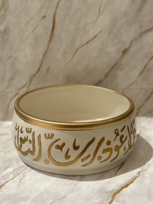 Enhance your dining experience with our Handmade Ceramic Deep Plate, a fusion of elegance and craftsmanship. Each plate features exquisite hand-painted gold calligraphy, adding a touch of tradition to your table. Perfect for soups, stews, or pasta, it combines practicality with artisanal beauty, making it ideal for any occasion.