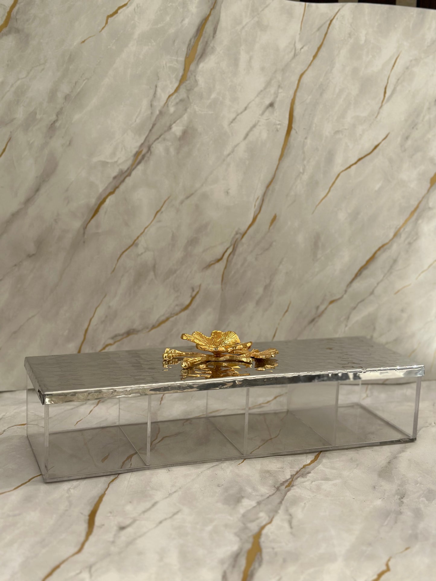 Elevate your hosting with our Divided Arabesque Metal Tray. Crafted for elegance and practicality, it boasts a mirrored base for stylish organization and is adorned with a luxurious golden floral motif. Supported by modern acrylic legs, it's perfect for serving a variety of treats with sophistication.