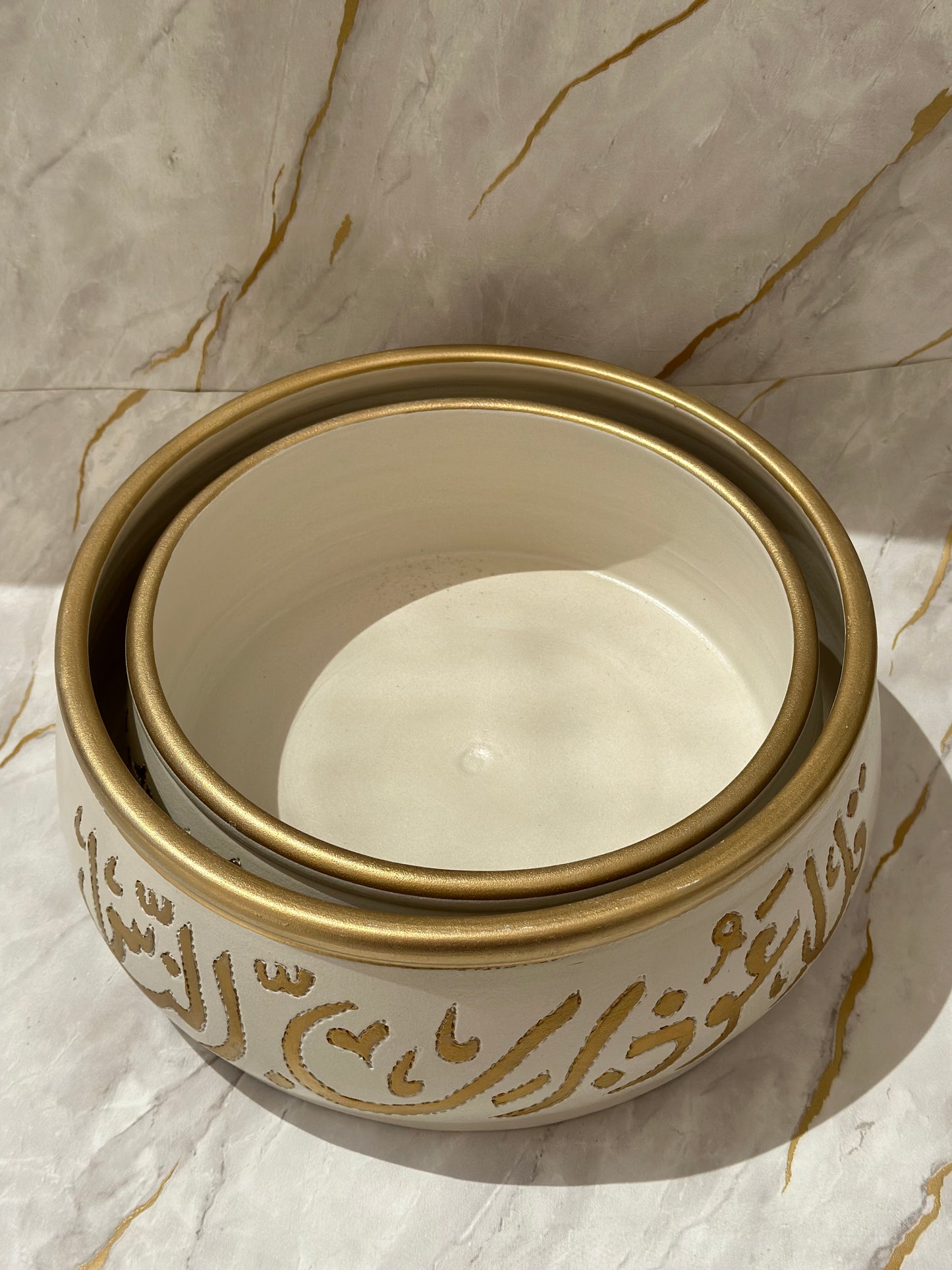 Immerse yourself in culinary delight with our Handmade Ceramic Deep Plate, adorned with hand-painted gold calligraphy. Available in rich gold or pristine white with golden marbling, each plate is a testament to craftsmanship and elegance, perfect for everyday meals or special occasions.