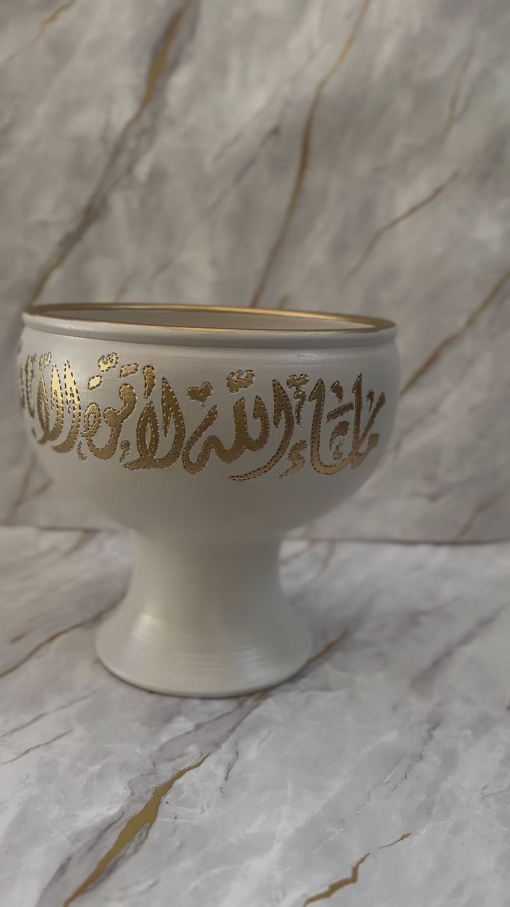 Enrich your home decor with our Ceramic Pedestal Bowls, adorned with luxurious gold Arabic calligraphy against vibrant turquoise or serene cream. Whether used as elegant accents or thoughtful gifts, these bowls embody timeless beauty and cultural significance.