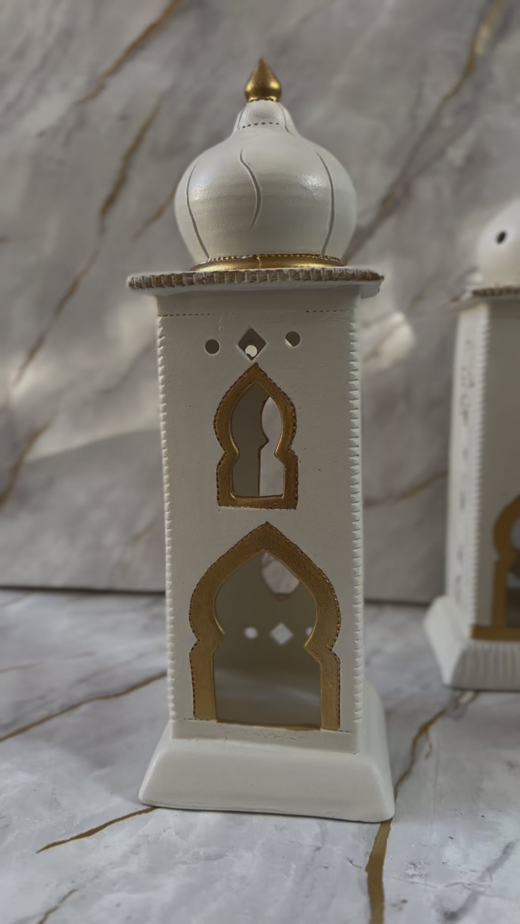 Adorn your home for Ramadan with our Ceramic Minaret, designed in cream and turquoise hues complemented by opulent gold accents. Its functional beauty as an electric candle holder or incense diffuser adds a spiritual dimension to your space.