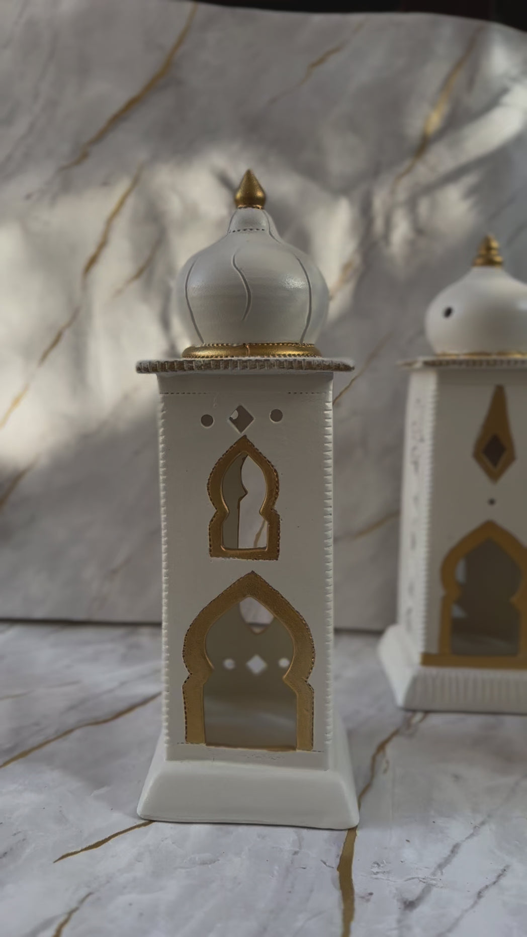 Set a tranquil tone for Ramadan with our Ceramic Minaret, crafted in cream and turquoise with exquisite golden detailing. Whether used as an electric candle holder or for incense, it embodies the grace of Islamic architecture.